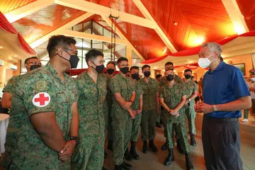 PM Lee bertemu askar SAF berlatih di Brunei