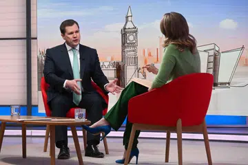 BAKAL BERTINDAK: Menteri Imigresen, Encik Robert Jenrick, dalam program televisyen BBC,  ‘Sunday with Laura Kuenssberg’.  