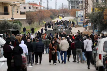 Kementerian kesihatan Lebanon berkata seorang individu dibunuh di Houla, seorang lagi di Aitaroun, dan yang ketiga di Blida akibat apa yang digambarkannya sebagai serangan tentera Israel ke atas penduduk semasa mereka cuba kembali ke tempat tinggal mereka.