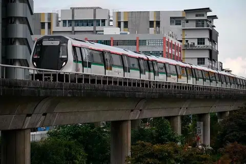 Perkhidmatan untuk empat laluan kereta api dan 13 bas akan dilanjutkan. 