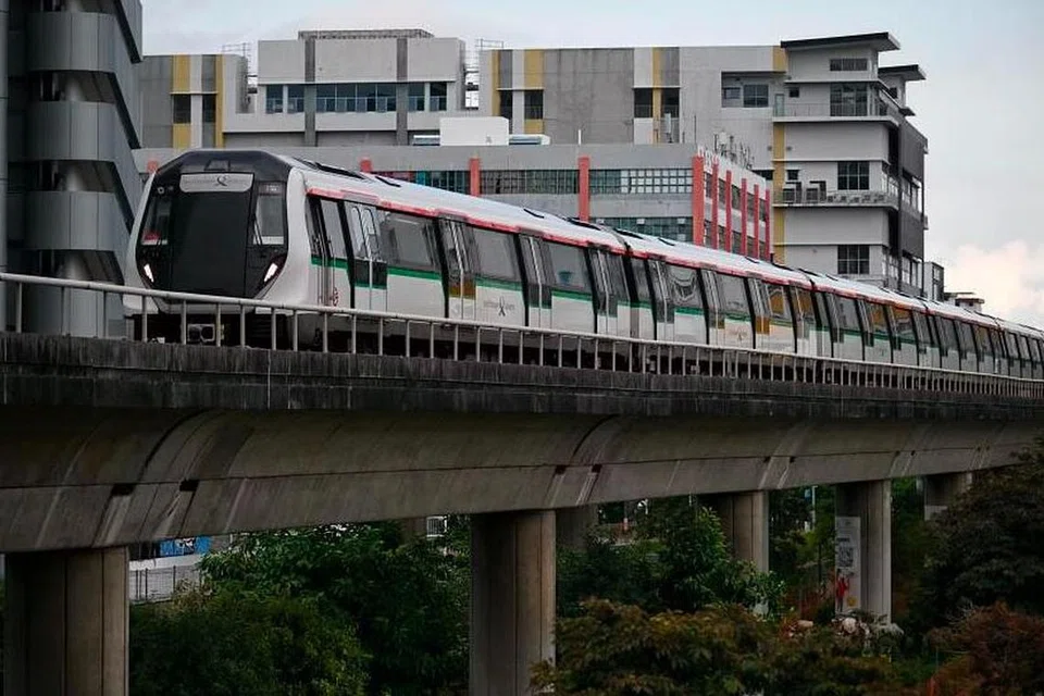 Perkhidmatan untuk empat laluan kereta api dan 13 bas akan dilanjutkan. 