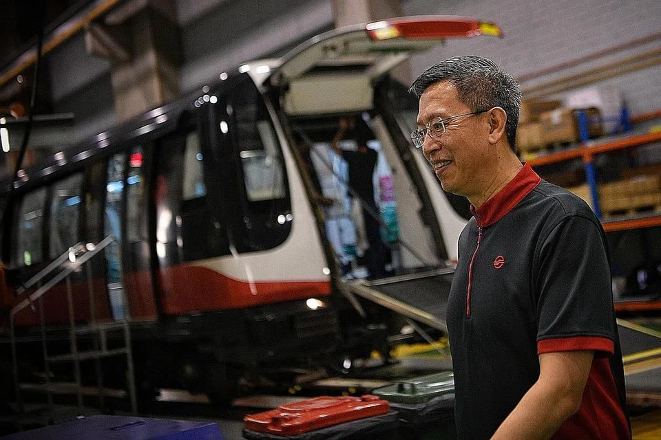 USAHA DITERUSKAN: CEO SMRT, Encik Neo Kian Hong, berkata kakitangan SMRT mahu melakukan yang terbaik dalam pekerjaan mereka dan SMRT akan disusun semula menjadi lima kumpulan - Kereta Api, Kejuruteraan, Jalan Raya, Pengalaman dan Khidmat Korporat - dalam usaha terus mempertingkat syarikat pengendali pengangkutan itu. - Foto BH oleh MARK CHEONG