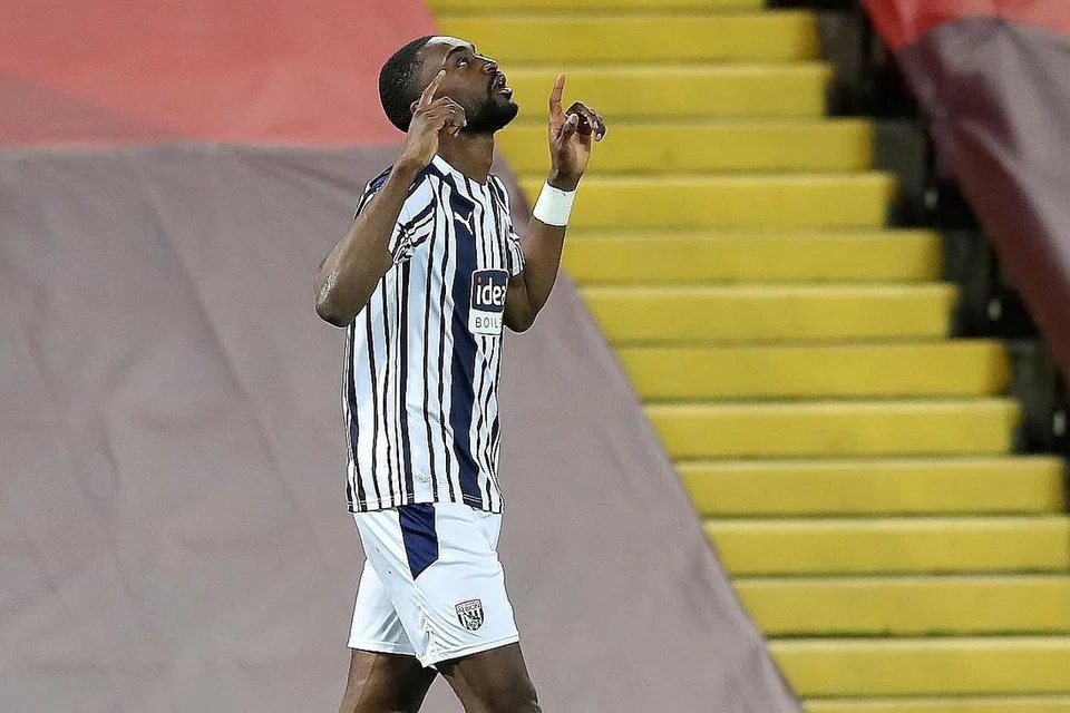 TIDAK MENYERAH KALAH: Semi Ajayi meraikan golnya pada minit ke-82 untuk membantu West Brom menyekat pendahulu Liga Perdana 1-1 di Anfield kelmarin. - Foto AFP 