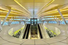 CIRI UNIK: Di tempat masuk 1 di Stesen Gardens by the Bay, penumpang boleh melihat struktur besar yang direka secara unik dalam bentuk ombak atau cangkerang. - Foto-foto LTA 