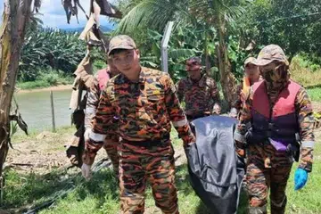 Seorang kanak-kanak lelaki kurang upaya yang menghidap autisme ditemukan meninggal dunia di tepi sungai, kira-kira tiga kilometer dari rumahnya di Kampung Bahagia Dua selepas hilang 
