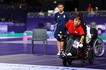 Jeralyn Tan bertanding dalam pertarungan akhir boccia BC1 individu wanita di Paris pada 2 September, menentang atlet Perancis, Aurelie Aubert.