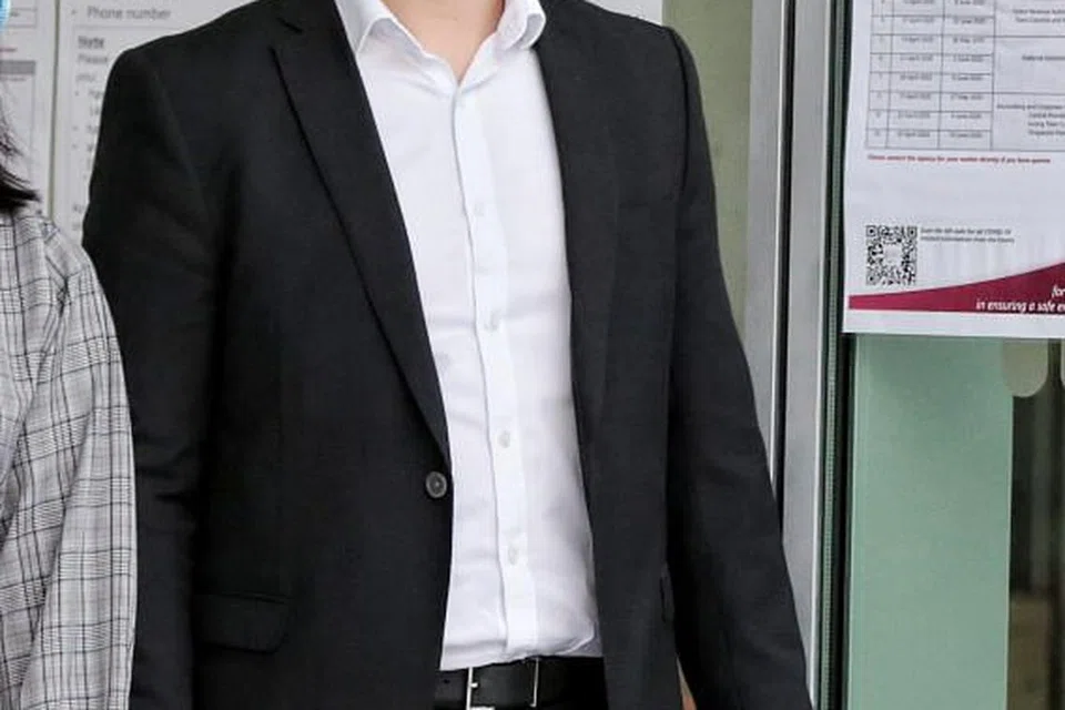 INGKAR PERATURAN: Tay Chun Hsien diperintah Pengarah Perkhidmatan Perubatan untuk mengasingkan diri di dalam rumah flatnya di Choa Chu Kang dari 19 Mac hingga tengah hari 22 Mac. - FOTO: SHIN MIN DAILY NEWS.