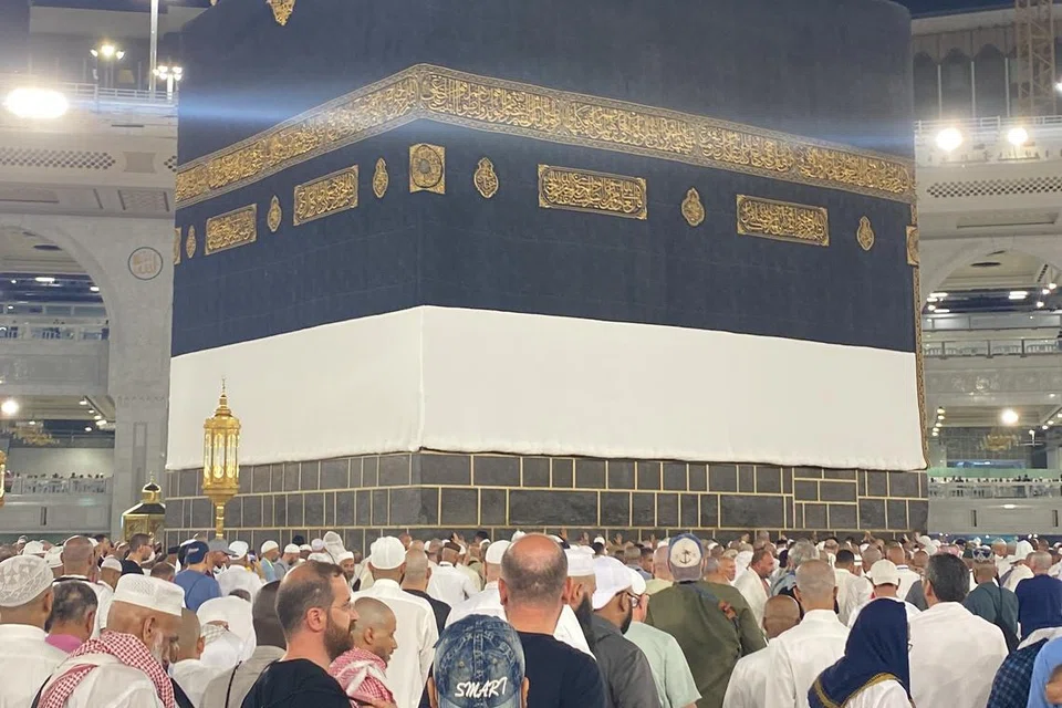 Keadaan sekeliling Kaabah cukup sesak pada malam 16 Jun