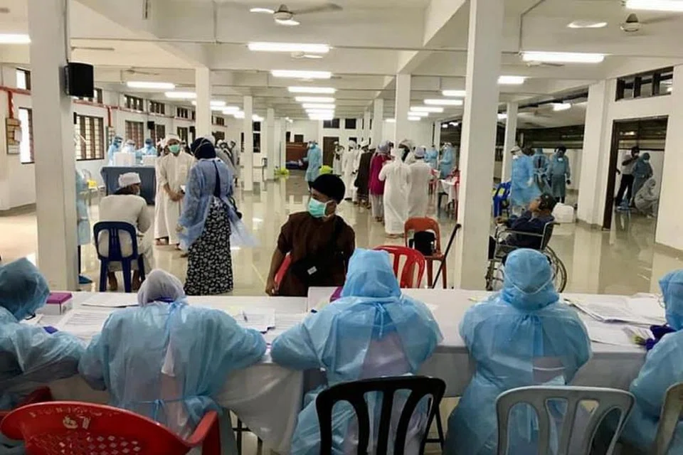 PEMANTAUAN RAPAT: Pasukan kementerian kesihatan Malaysia kini menerima kerjasama oleh semua pihak untuk menjalankan pemantauan besar bagi mereka yang terlibat dalam acara tabligh. Foto: NOOR HISHAM ABDULLAH/FACEBOOK. 