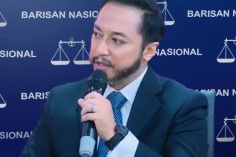 LANTANG MENGKRITIK:  Ahli Majlis Kerja Tertinggi (MKT) Umno, Encik Isham Jalil, mendakwa mungkin ada lagi ahli Umno dipecat, termasuk dirinya pada minggu ini.