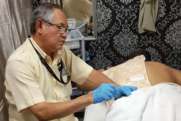 AJUKAN GAGASAN TUBUH PERSATUAN: Encik Abdul Latiff Ahmad, pemilik Biocaire Therapy, lega kerana karyawan tukang urut bakal mempunyai saluran untuk meningkatkan kemahiran dan menjaga kepentingan mereka. - Foto ihsan ABDUL LATIFF AHMAD