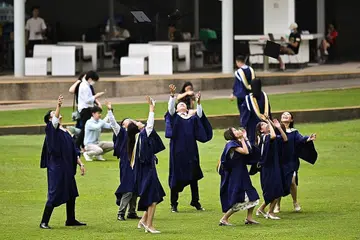 JURANG PENDAPATAN: Gaji purata bagi lulusan universiti adalah lebih tinggi iaitu 62 peratus berbanding gaji purata mereka yang mempunyai sijil diploma atau Peringkat 'A'. - Foto BH oleh LIM YAOHUI