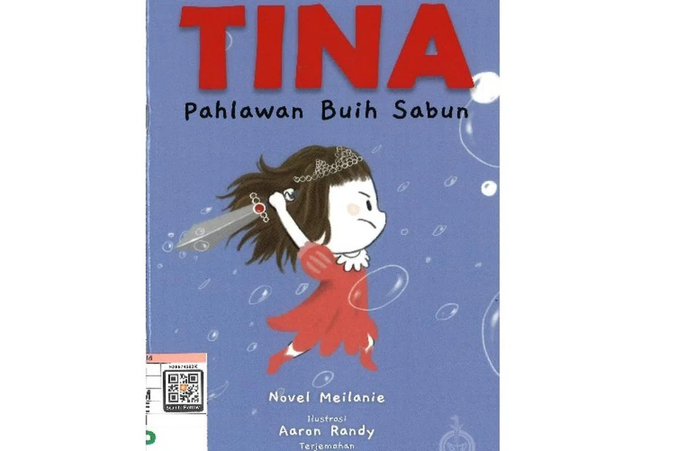 Tina Pahlawan Buih Sabun
Nombor Panggilan: J P MEI
Tina sangat gembira bermain dengan kawan-kawan. Akan tetapi, lumpur serta segala kotoran melekat pada badan Tina! Dapatkah Tina menghilangkan semua kotoran? 