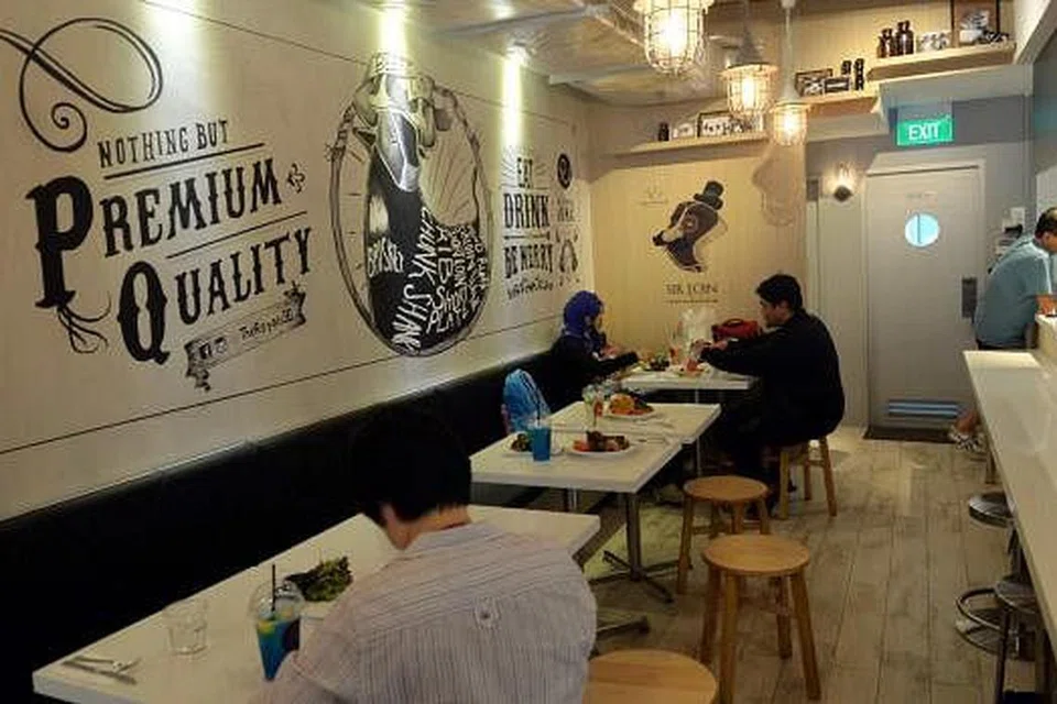 KURANG LUAS TETAPI TETAP SELESA: Restoran The Royals Steakhouse'ini memang dapat mewujudkan suasana selesa dan boleh memuatkan sehingga 30 pelanggan pada satu-satu masa.