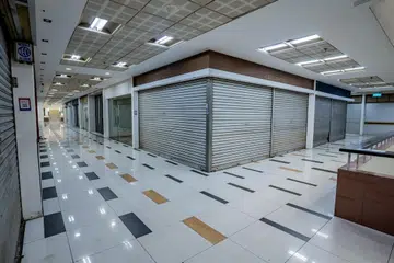 KOSONG: Hampir semua kedai di Tanjong Katong Complex (TKC) telah ditutup sebelum 30 Jun, iaitu hari terkahir pusat beli-belah itu beroperasi. TKC akan menjalani kerja naik taraf yang akan bermula dari Ogos 2023 dan dijangka berakhir menjelang Julai 2026.