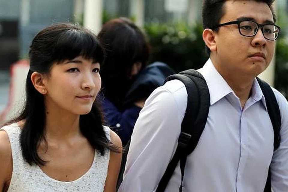 Cik Ai Takagi dan Encik Yang Kaiheng, orang di sebalik laman sosio-politik The Real Singapore (TRS), yang tidak berfungsi lagi. Gambar fail THE STRAITS TIMES. 