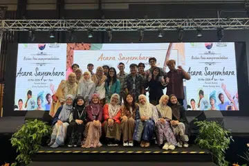 ‘Bisikan Pena’, sebuah inisiatif di bawah Persatuan Bahasa Melayu Universiti Kebangsaan Singapura (PBMUKS), menghimpunkan karya pelajar dari sekolah rendah hingga prauniversiti dalam antologi digital ‘Kalam Pendeta’, yang mengupas pelbagai isu masyarakat menerusi pantun, cerpen dan puisi.