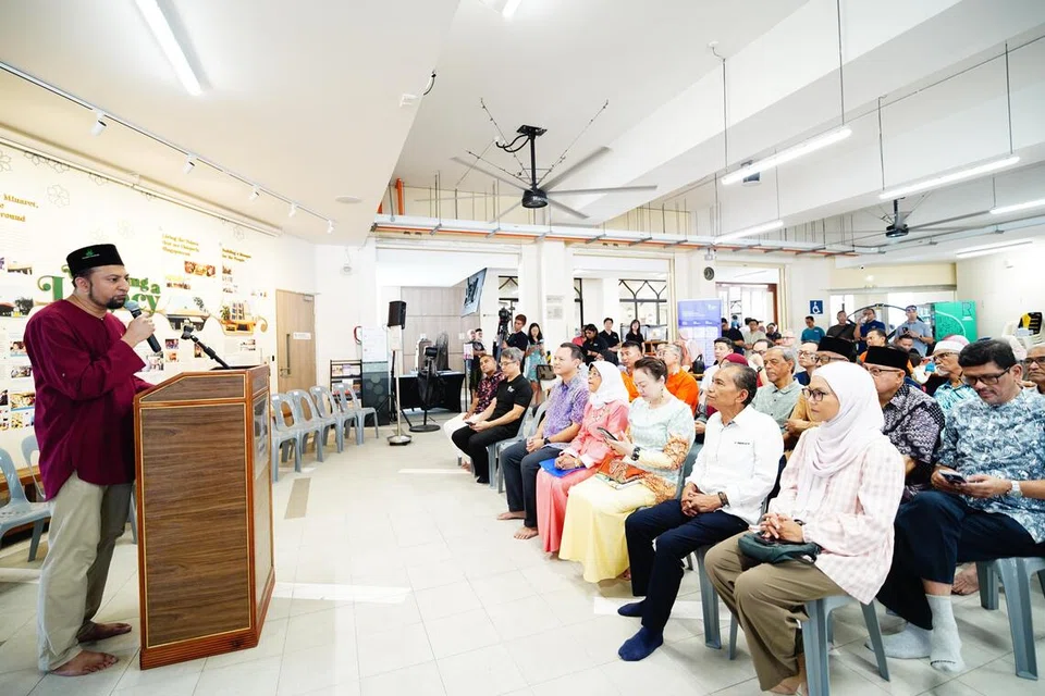 Menurut Pengerusi Masjid Khalid, Dr Mohamed Ariffin Mohamed Kawaja Kamaludin (kiri), peranan masjid menjangkaui fungsi sebagai tempat ibadah, malah turut menjadi wadah khidmat kepada masyarakat, termasuk menggalak mereka menjaga kesihatan dan menjalani pemeriksaan kesihatan.