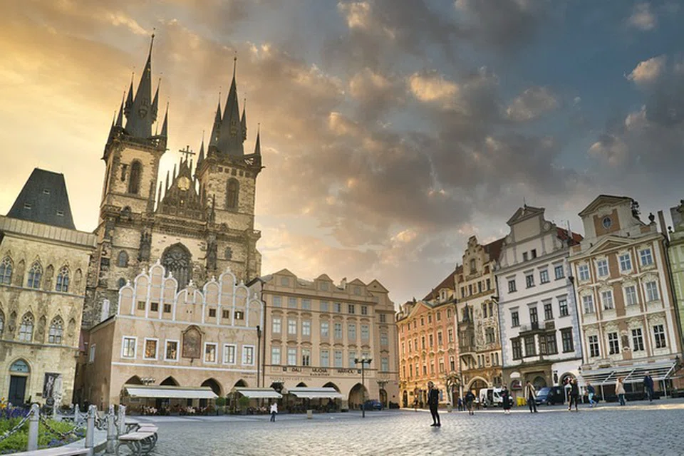 PEMANDANGAN DRAMATIK: Dengan banyak istana kuno di Prague, anda bagaikan terperangkap dalam zaman silam penuh liku-liku hidup.