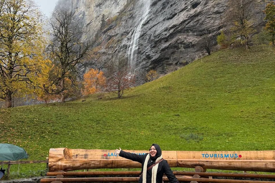 Di Lauterbrunnen, terdapat 72 air terjun - tetapi cuaca sejuk dan hujan menghindari saya dari gigih mencari 71 lagi. 