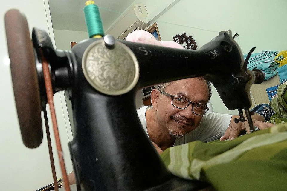 KONGSI ILMU: Encik Mohamad Mustain Abdul Shukor mahu mengongsi ilmu yang beliau gunakan dalam kehidupan harian bersama para tamu. - Foto JOHARI RAHMAT