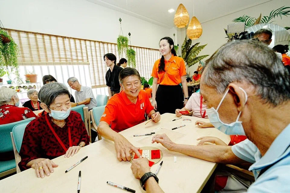 Bagi warga emas, Dana Masyarakat NTUC akan menyediakan bantuan kewangan untuk mendapatkan akses kepada pelbagai perkhidmatan penjagaan, serta program untuk menyokong penuaan secara aktif dan holistik.