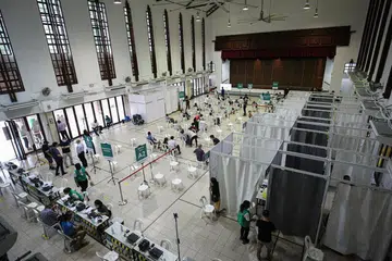 Foto hiasan pusat vaksinasi oleh CHINESE MEDIA GROUP