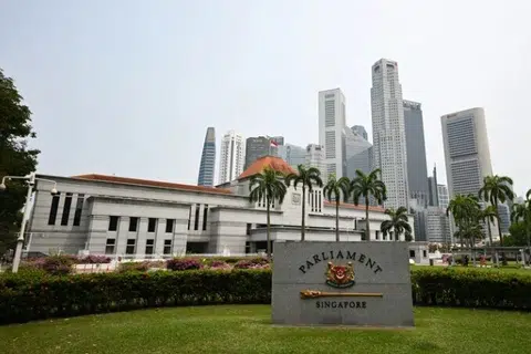 Sembilan Anggota Parlimen (AP) telah mengemukakan soalan kepada pemerintah berhubung dakwaan pembelian hartanah oleh penjawat awam dan keluarga mereka.