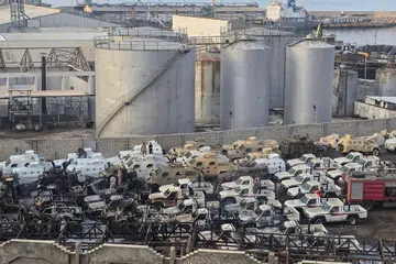 Sebuah foto menunjukkan kenderaan ketenteraan yang rosak, yang dilaporkan dihantar oleh Amiriah Arab Bersatu (UAE) bagi menyokong pasukan pemisah Majlis Peralihan Selatan (STC) , selepas serangan udara dilancarkan pakatan ketenteraan pimpinan Arab Saudi di pelabuhan Mukalla, selatan Yaman, pada 30 Disember 2025. Arab Saudi pada hari yang sama menyifatkan sokongan UAE terhadap kemaraan pemisah di Yaman sebagai ancaman kepada keselamatan negara itu dan kestabilan serantau, beberapa jam selepas serangan dilakukan terhadap pasukan yang disokong Abu Dhabi.