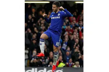 BERTENAGA: Pemain midfield Chelsea Eden Hazard menunjukkan persembahan cemerlang dan menjaringkan 13 gol dalam 32 perlawanan bagi Chelsea. - Foto AFP
