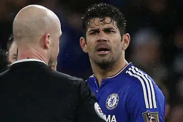PANAS BARAN: Penyerang Chelsea berasal Sepanyol, Diego Costa, kali pertama diarahkan keluar padang sebagai pemain Chelsea ketika bertemu Everton minggu lalu - Foto AFP