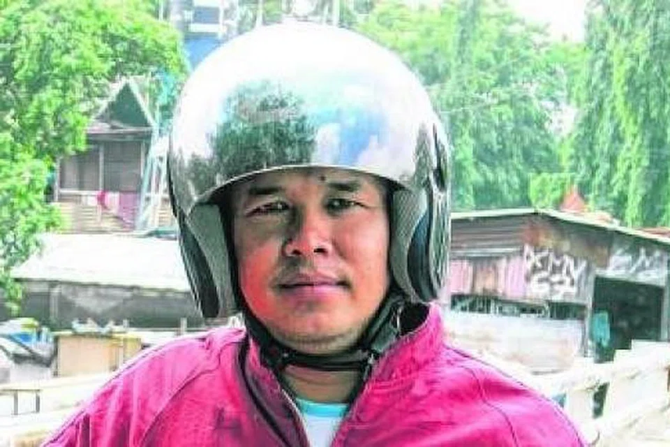 Bambang, pembawa ojek di Jakarta.