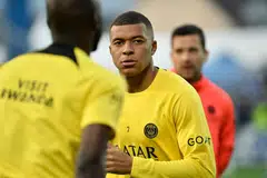 MASALAH KONTRAK: Mbappe enggan menandatangani lanjutan selama setahun bagi kontraknya yang berakhir pada musim panas depan.
