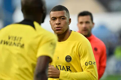 MASALAH KONTRAK: Mbappe enggan menandatangani lanjutan selama setahun bagi kontraknya yang berakhir pada musim panas depan.