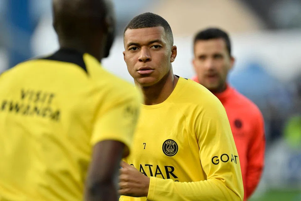 MASALAH KONTRAK: Mbappe enggan menandatangani lanjutan selama setahun bagi kontraknya yang berakhir pada musim panas depan.