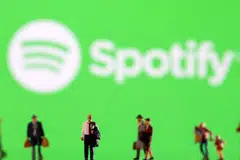KURANGKAN PEKERJA: Syarikat penstriman muzik terkenal, Spotify, akan memberhentikan sekitar 1,500 pekerjanya untuk mengurangkan kos perniagaan.