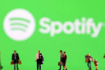 KURANGKAN PEKERJA: Syarikat penstriman muzik terkenal, Spotify, akan memberhentikan sekitar 1,500 pekerjanya untuk mengurangkan kos perniagaan.