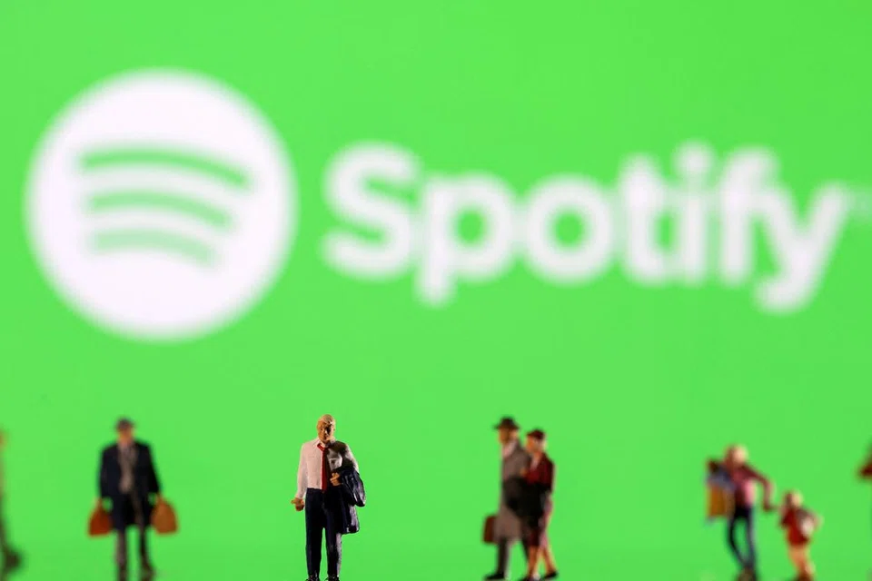 KURANGKAN PEKERJA: Syarikat penstriman muzik terkenal, Spotify, akan memberhentikan sekitar 1,500 pekerjanya untuk mengurangkan kos perniagaan.