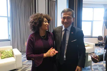 ERATKAN HUBUNGAN DUA NEGARA: Dr Balakrishnan bersama Menteri Perhubungan dan Kerjasama Antarabangsa Afrika Selatan Lindiwe Nonceba Sisulu.