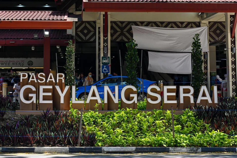 Pihak berkuasa telah memberi sokongan kepada pekerja terjejas. Antaranya mengadakan pameran kerjaya baru-baru ini, yang dianjurkan oleh Institut Pekerjaan dan Daya Kerja (e2i) NTUC dan Bidang Tumpuan Empat (FA4) M Kuasa Tiga (M³) dengan sokongan Majlis Pembangunan Masyarakat (CDC) South East.