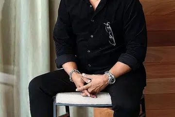 DATUK ZAINAL ABIDIN: Bercadang mengusahakan album antarabangsanya yang terakhir sebelum bersara daripada dunia nyanyian dan tumpukan pada kehidupan peribadi dan keluarga. Konsertnya di Kuala Lumpur akan diadakan pada 25 Februari. - Foto-foto NETZAH PRODUCTIONS