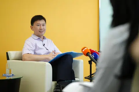 Berkongsi kepada media dalam satu sesi temu bual pada 3 Disember, Menteri Pengangkutan, Encik Chee Hong Tat, berkata jumlah penumpang yang dikendali Lapangan Terbang Changi telah kembali ke tahap sebelum Covid dan ia dijangka menjangkau paras pra-Covid pada 2025.
