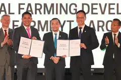 PERJANJIAN BARU: Ketua Pegawai Eksekutif (CEO) FarmByte, Encik Aiman Syed Jaafar (dua dari kiri), dan CEO Archisen ,Encik Vincent Wei (dua dari kanan), dalam proses memuktamadkan butiran usaha sama dan menyasarkan untuk memulakan kerjasama kedua-dua syarikat menjelang suku pertama 2024. 