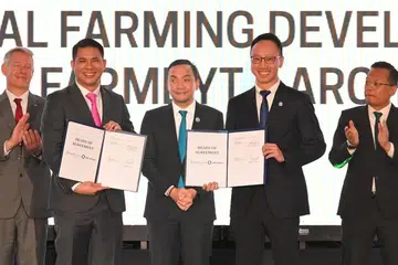 PERJANJIAN BARU: Ketua Pegawai Eksekutif (CEO) FarmByte, Encik Aiman Syed Jaafar (dua dari kiri), dan CEO Archisen ,Encik Vincent Wei (dua dari kanan), dalam proses memuktamadkan butiran usaha sama dan menyasarkan untuk memulakan kerjasama kedua-dua syarikat menjelang suku pertama 2024. 