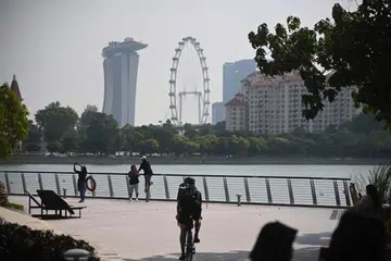 LEBIH BAIK: Keadaan jerebu bertambah baik pada Ahad dengan langit lebih cerah dan mutu udara kembali ke tahap lebih sihat berbanding pada Sabtu. 