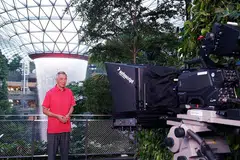 PERMATA ISTIMEWA: Perdana Menteri, Encik Lee Hsien Loong, menyampaikan Amanat Hari Kebangsaan tahun ini dari Jewel, Lapangan Terbang Changi. Encik Lee berkata Jewel mencerminkan Singapura sebagai negara istimewa, dan melambangkan rakyat yang berdaya cipta, serta cekal menjadikan impian satu kenyataan. - Foto MCI