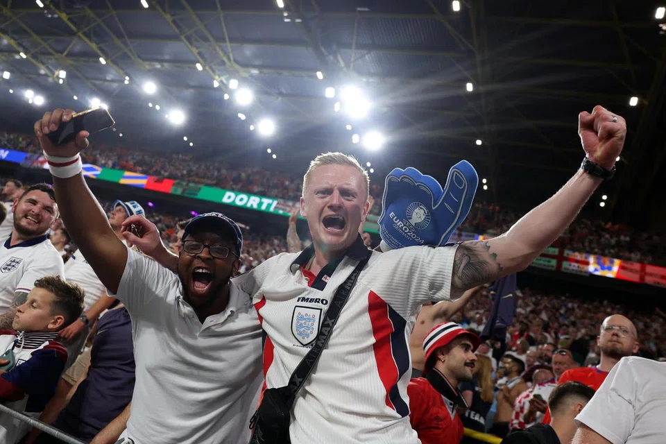 Para penyokong England berharap 2024 adalah tahun mereka dapat meraikan kejayaan dalam kejohanan bola sepak utama sejak memenangi Piala Dunia pada 1966.