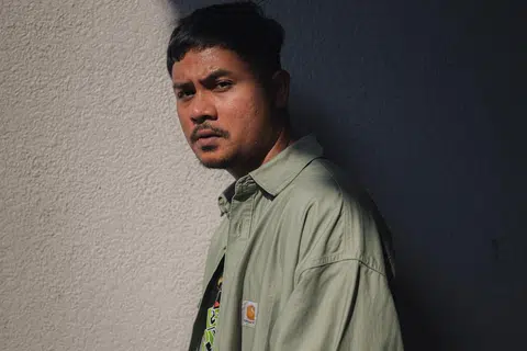 Syed Azmir Ingin memberikan tumpuan penuh pada bola sepak dan keluarga lantas mengabadikan kenangan terindah dalam persembahan terakhirnya, ‘Salam Terakhir Syed Azmir’ di Teater Luar DBS Foundation, Esplanade pada 9 November.