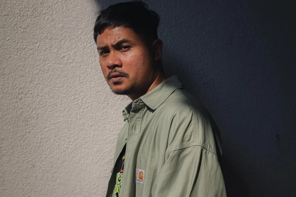 Syed Azmir Ingin memberikan tumpuan penuh pada bola sepak dan keluarga lantas mengabadikan kenangan terindah dalam persembahan terakhirnya, ‘Salam Terakhir Syed Azmir’ di Teater Luar DBS Foundation, Esplanade pada 9 November.