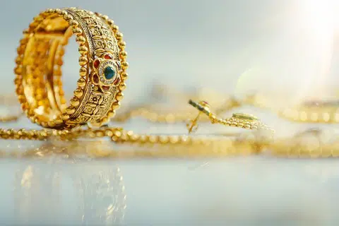 Kim Heng Jewellers and Goldsmiths telah menjual produk emas bernilai lebih  $313,000 tanpa menjalankan pemeriksaan latar belakang ke atas pelanggan yang diperlukan di bawah Akta Batu Permata dan Logam Berharga.